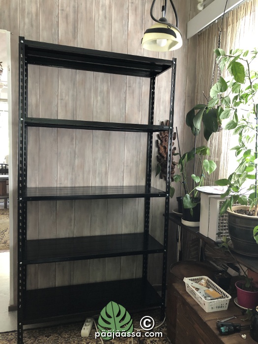 Motonetista ostettu metallihyllykkö