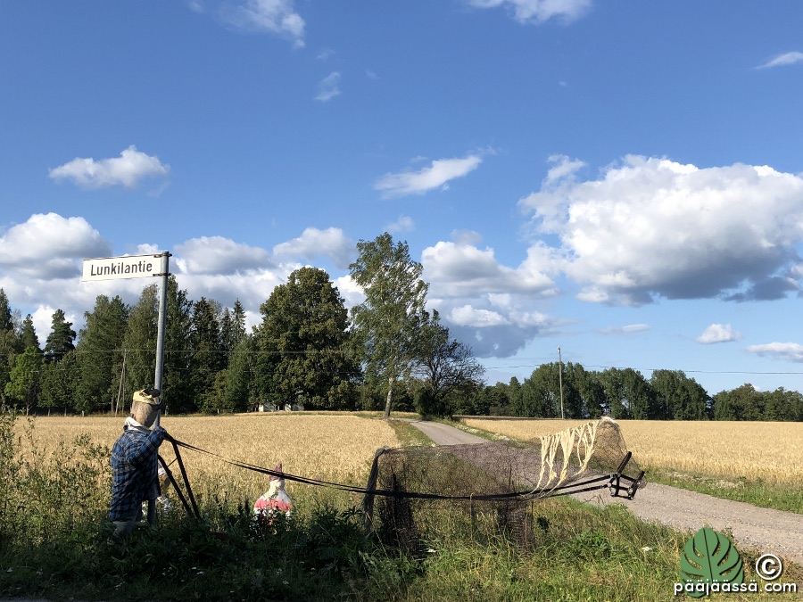 Maatalon töissä taideteos