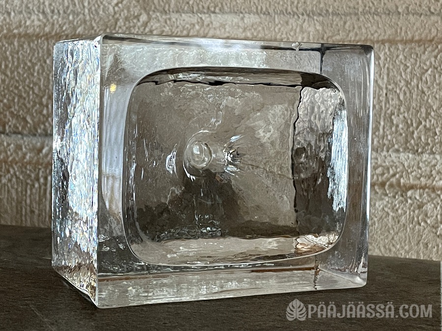 Design-lasia jonka on suunnitellut Tapio Wirkkala