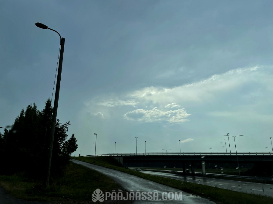 Sadepilvien tarkkailupaikka